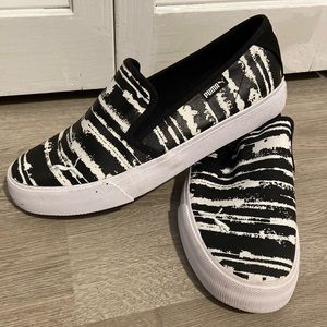 Puma Bari Cat slip ons